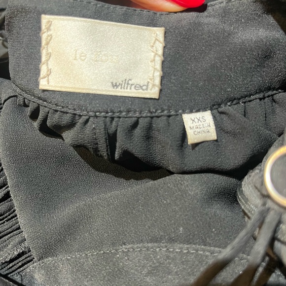 Aritzia black halter top. Tie around neck size xxs - Picture 2 of 2